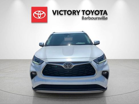 Used 2023 Toyota Highlander Platinum FWD image 8