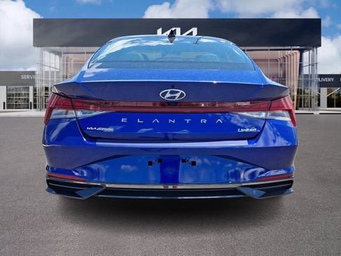 Used 2023 Hyundai Elantra Limited FWD image 5
