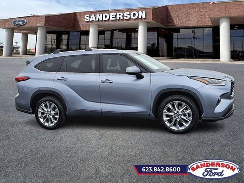 Used 2021 Toyota Highlander Limited image 2