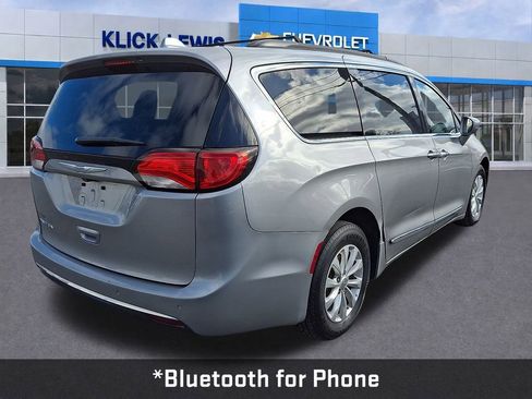 Used 2017 Chrysler Pacifica Touring-L image 8