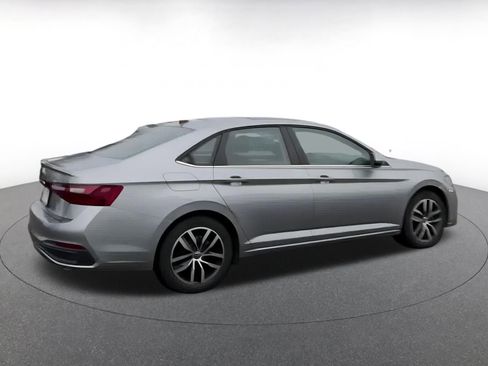 Used 2025 Volkswagen Jetta SE image 10
