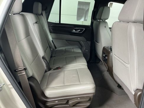 Used 2022 Chevrolet Tahoe Z71 w/ Luxury Package AWD/4WD image 20