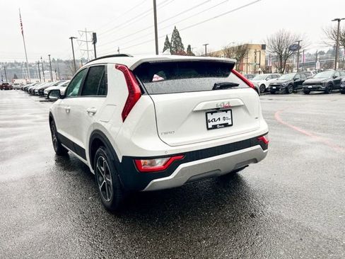 Used 2025 Kia Niro EX image 10