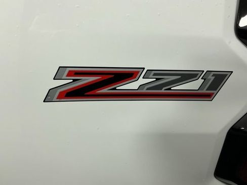 Used 2023 Chevrolet Colorado Z71 w/ Z71 Convenience Package 2 AWD/4WD image 19