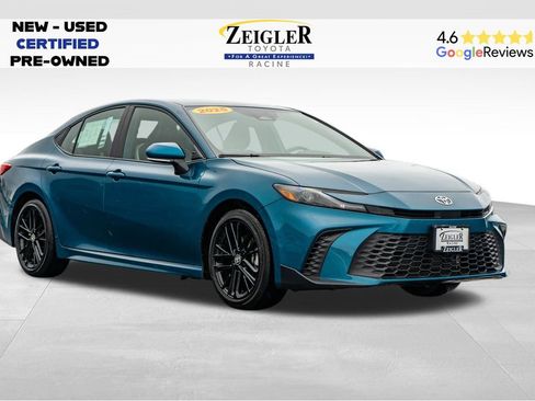 Used 2025 Toyota Camry SE image 1