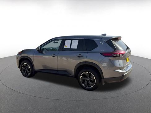 Used 2024 Nissan Rogue SV AWD/4WD image 10