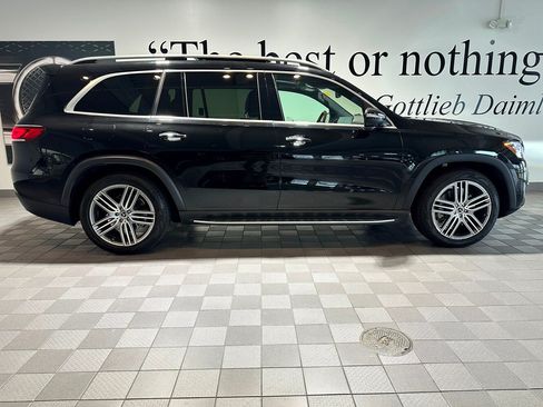 Used 2022 Mercedes-Benz GLS 450 4MATIC image 3