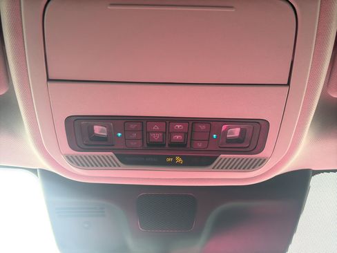 Used 2025 Ford Expedition Platinum AWD/4WD image 17