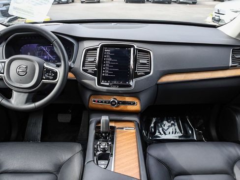 Used 2024 Volvo XC90 B6 Plus image 12