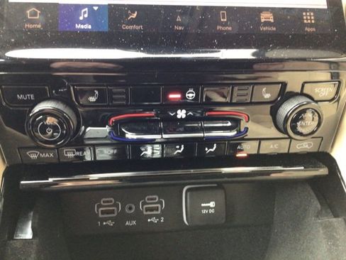 Used 2022 Jeep Grand Cherokee Limited image 11