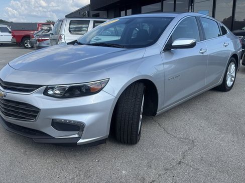 Used 2017 Chevrolet Malibu LT FWD image 4
