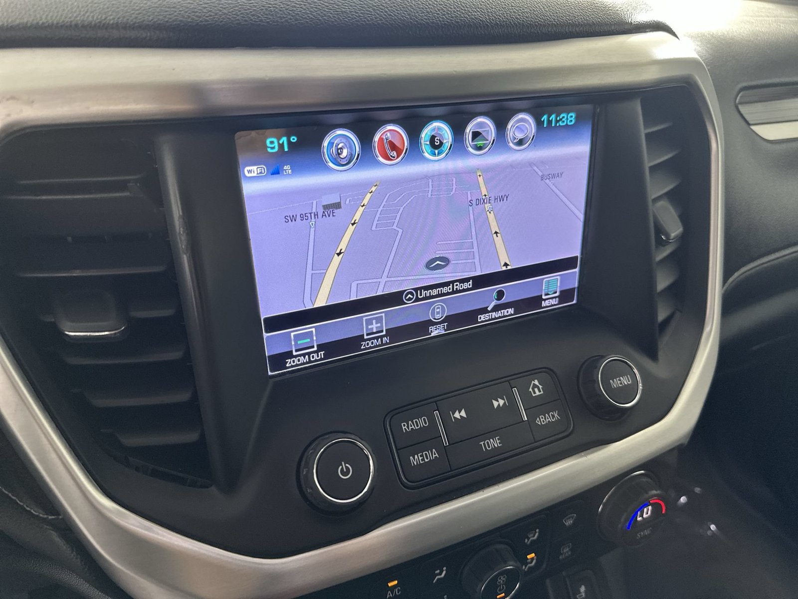 Used 2019 GMC Acadia SLT FWD image 18