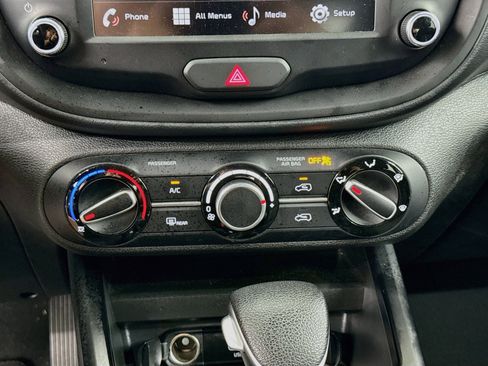 Used 2025 Kia Soul LX w/ LX Technology Package FWD image 23