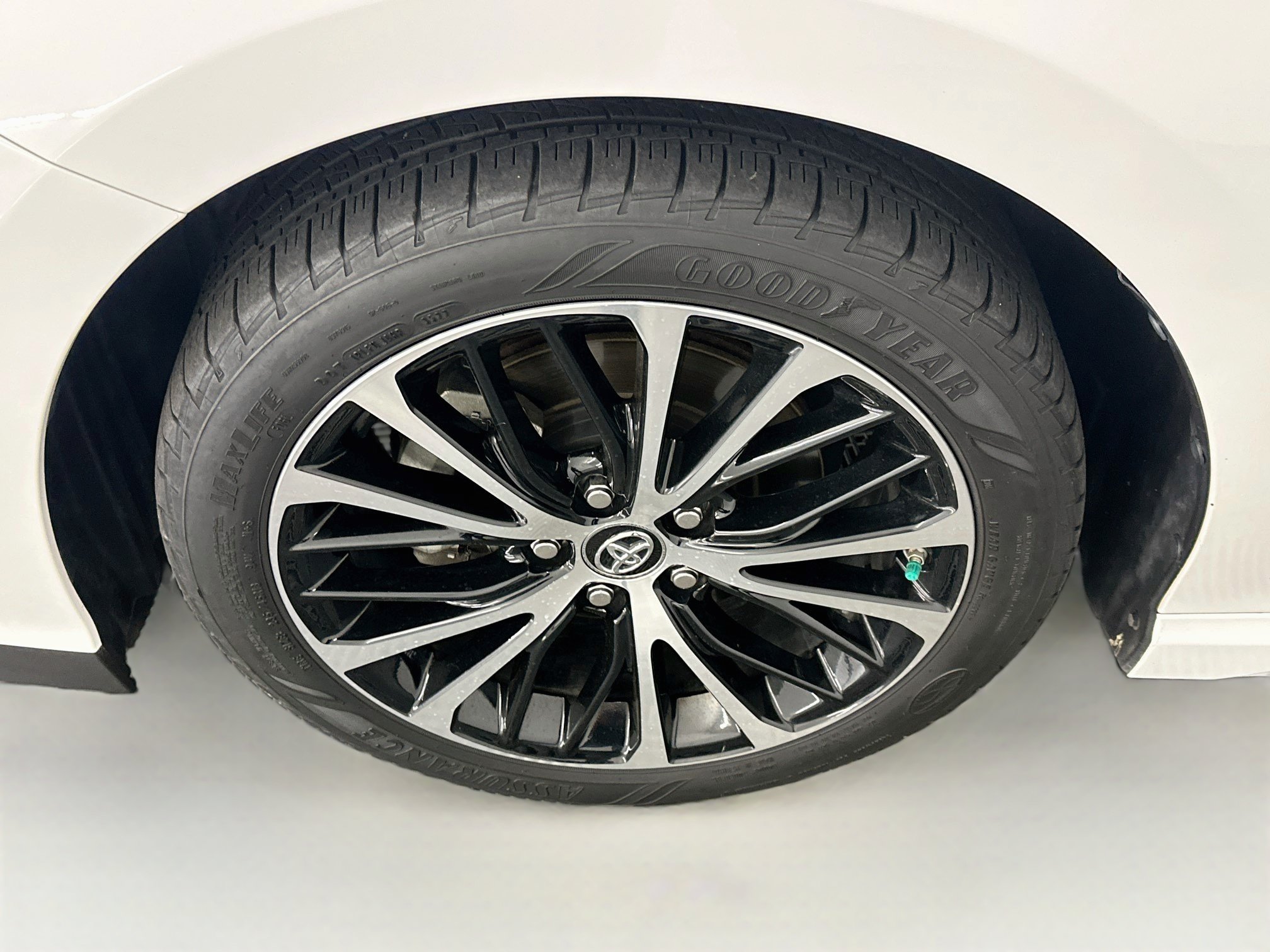 Used 2019 Toyota Camry SE w/ Carpet Mat Package FWD image 11