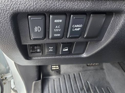 Used 2017 Nissan Titan PRO-4X w/ Pro-4x Convenience Package AWD/4WD image 21