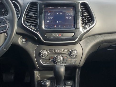Used 2019 Jeep Cherokee Overland image 29