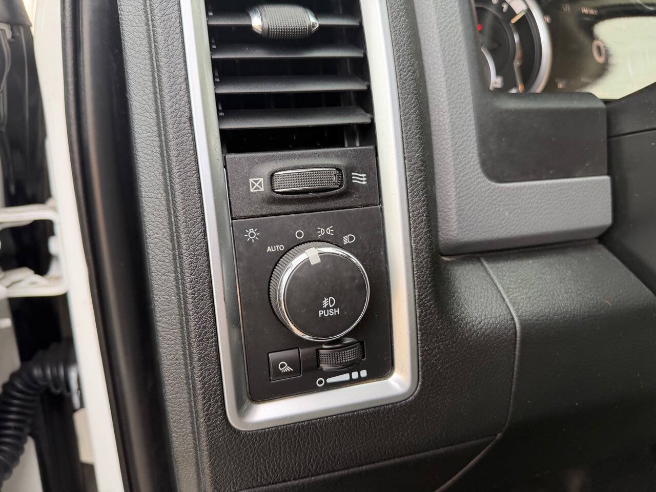 Used 2015 RAM 1500 Lone Star RWD image 27