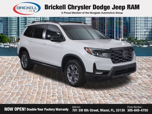 Used 2024 Nissan Pathfinder SV FWD image 30
