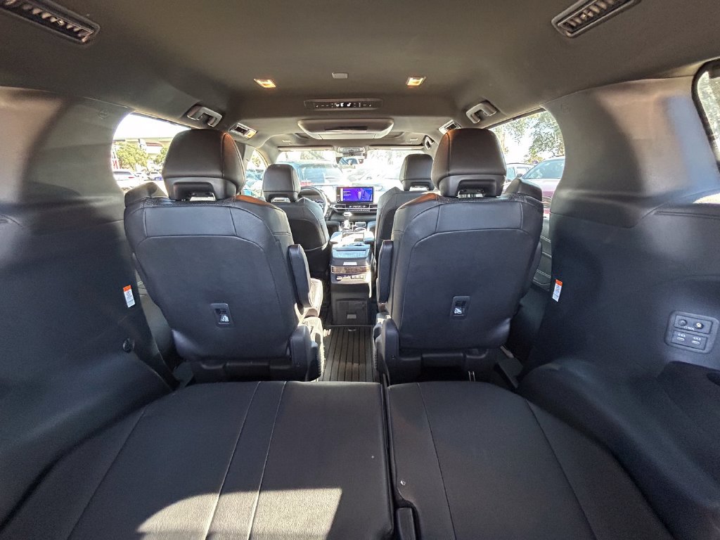 Used 2025 Toyota Sienna Platinum AWD/4WD image 16