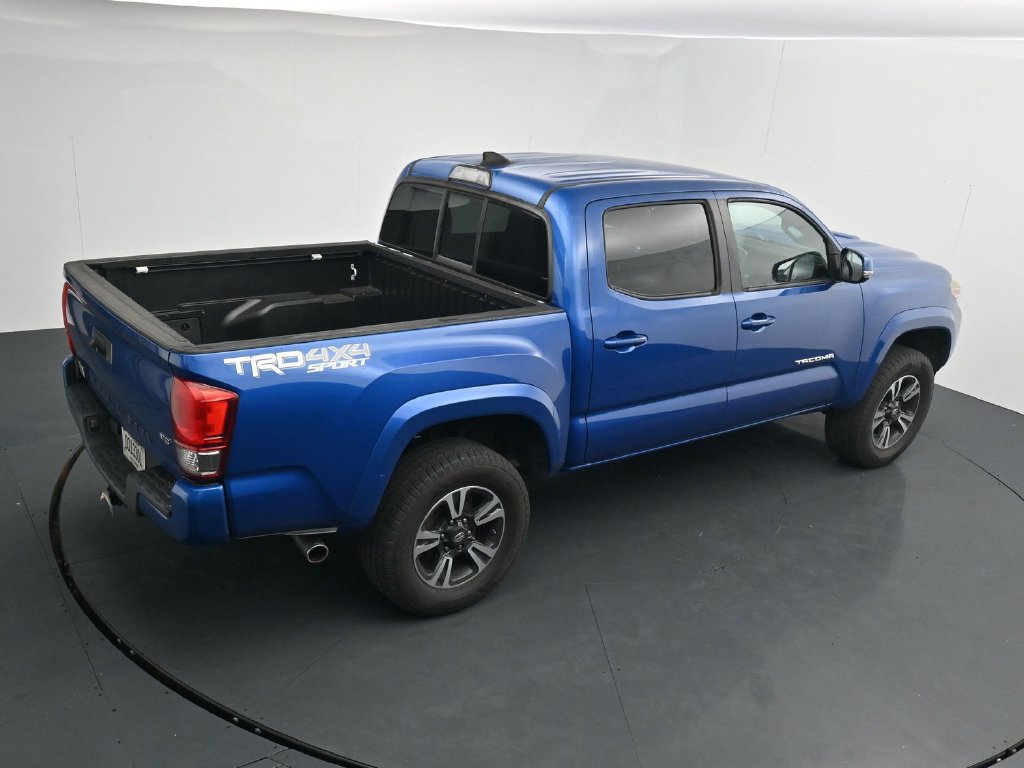 Used 2016 Toyota Tacoma TRD Sport w/ Towing Package AWD/4WD image 16