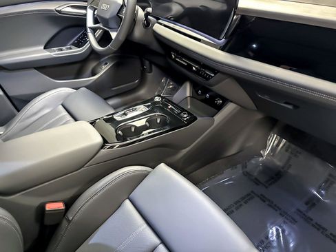 New 2025 Audi Q6 e-tron Premium Plus image 15