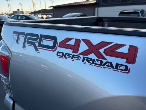 Used 2023 Toyota Tacoma TRD Off-Road w/ TRD Premium Off Road Package image 31