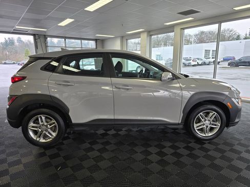 Used 2022 Hyundai Kona SE image 3