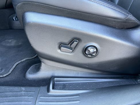 Used 2025 Chrysler Pacifica Select FWD image 27