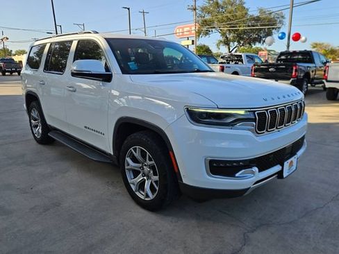 Used 2022 Jeep Wagoneer Series II AWD/4WD image 4