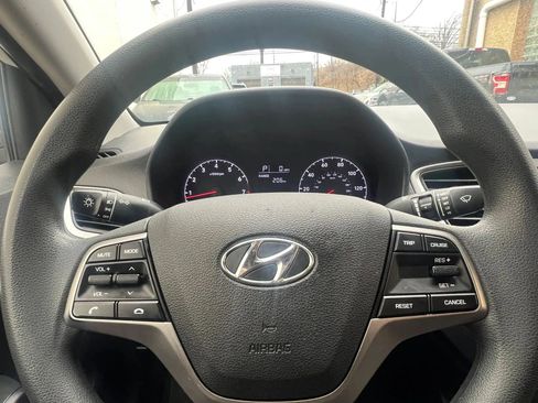 Used 2022 Hyundai Accent SE FWD image 16