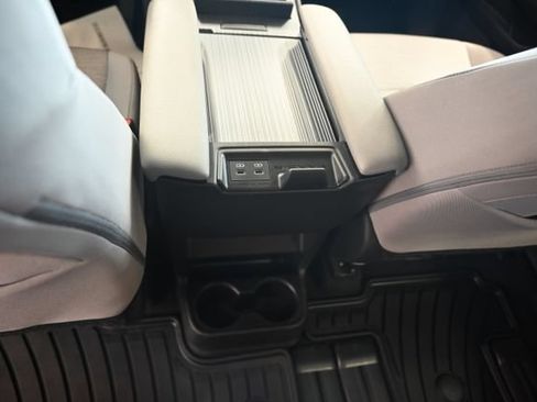 Certified 2025 Toyota Sienna LE AWD/4WD image 28