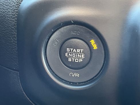 Used 2019 Jeep Wrangler Sport S image 28