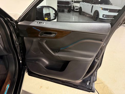 Used 2020 Jaguar F-PACE Prestige image 33