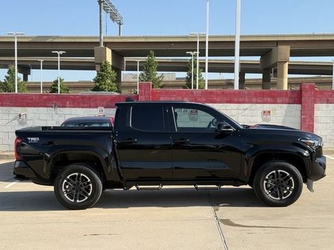 Used 2025 Toyota Tacoma TRD Sport RWD image 3