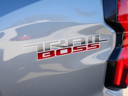 Used 2024 Chevrolet Colorado Trail Boss w/ Advanced Trailering Package image 9