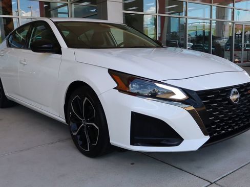 Used 2024 Nissan Altima 2.5 SR FWD image 1