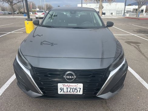 Used 2024 Nissan Altima 2.5 SV image 2