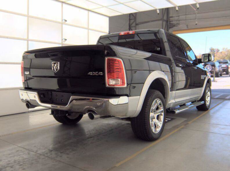 Used 2017 RAM 1500 Laramie w/ Convenience Group AWD/4WD image 2