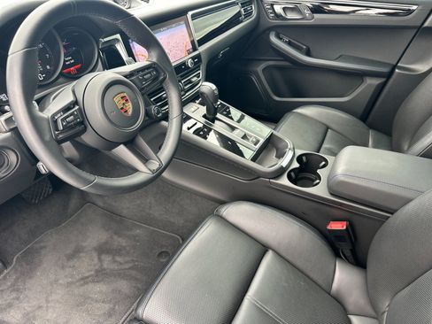 Certified 2023 Porsche Macan Turbo image 4