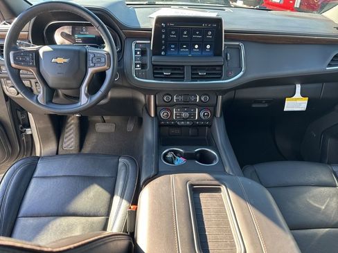 Used 2024 Chevrolet Suburban High Country image 3