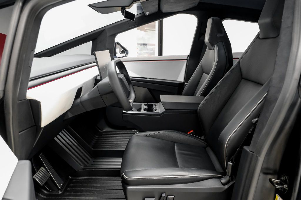 Used 2024 Tesla Cybertruck AWD Crew Cab image 6