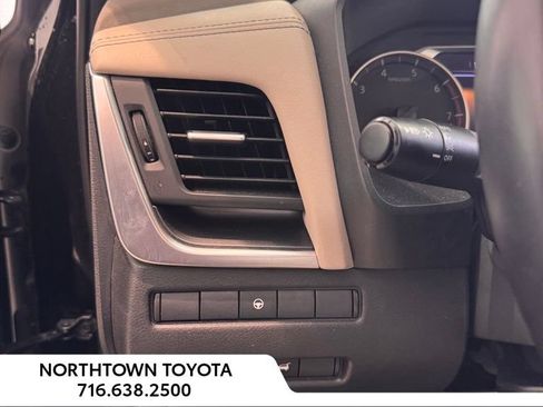 Used 2025 Nissan Rogue SV AWD/4WD image 10