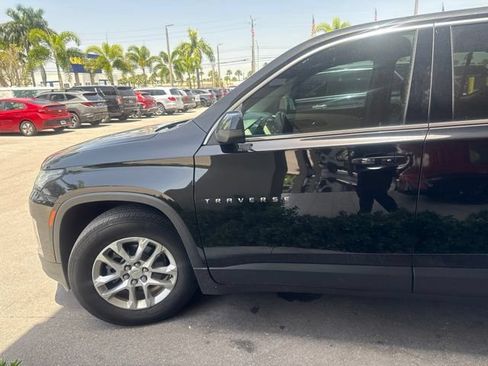 Used 2023 Chevrolet Traverse LS FWD image 9
