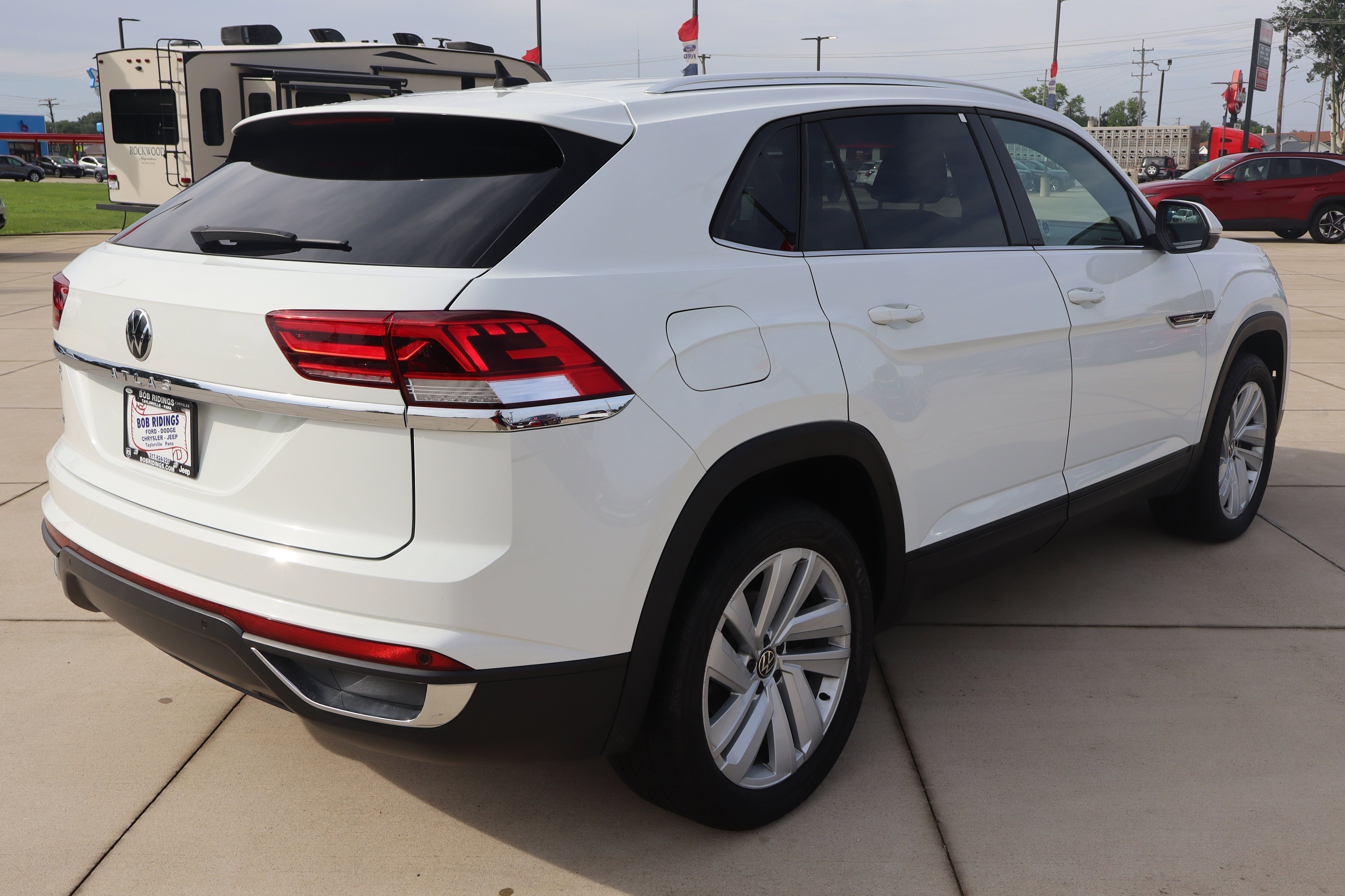 Used 2023 Volkswagen Atlas Cross Sport SE FWD image 6
