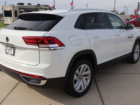 Used 2023 Volkswagen Atlas Cross Sport SE FWD image 6