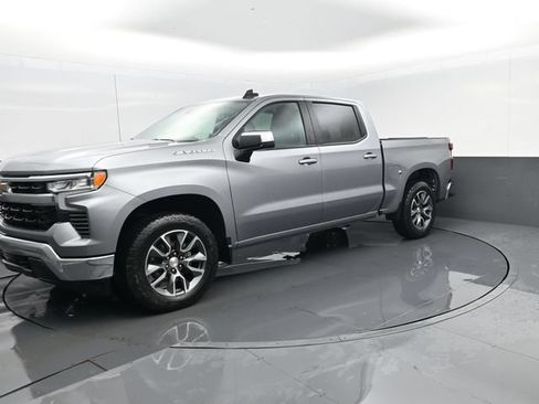 Used 2024 Chevrolet Silverado 1500 LT AWD/4WD image 2