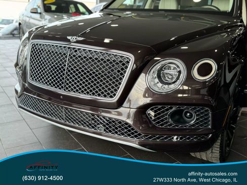 Used 2017 Bentley Bentayga image 70
