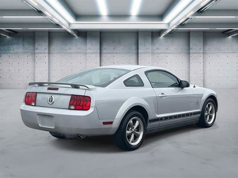 Used 2006 Ford Mustang Deluxe RWD image 5