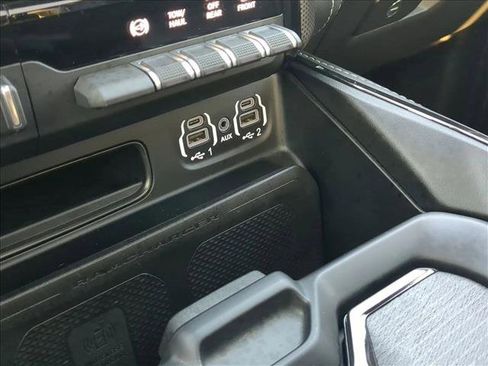 Used 2024 RAM 2500 Limited image 15