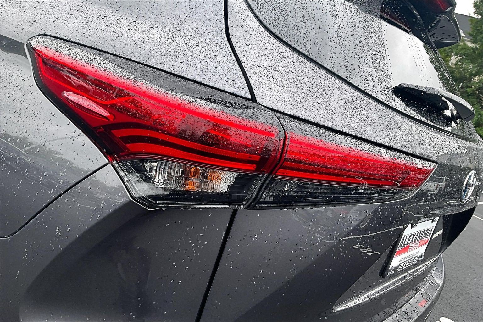 Used 2023 Toyota Highlander XLE AWD/4WD image 29